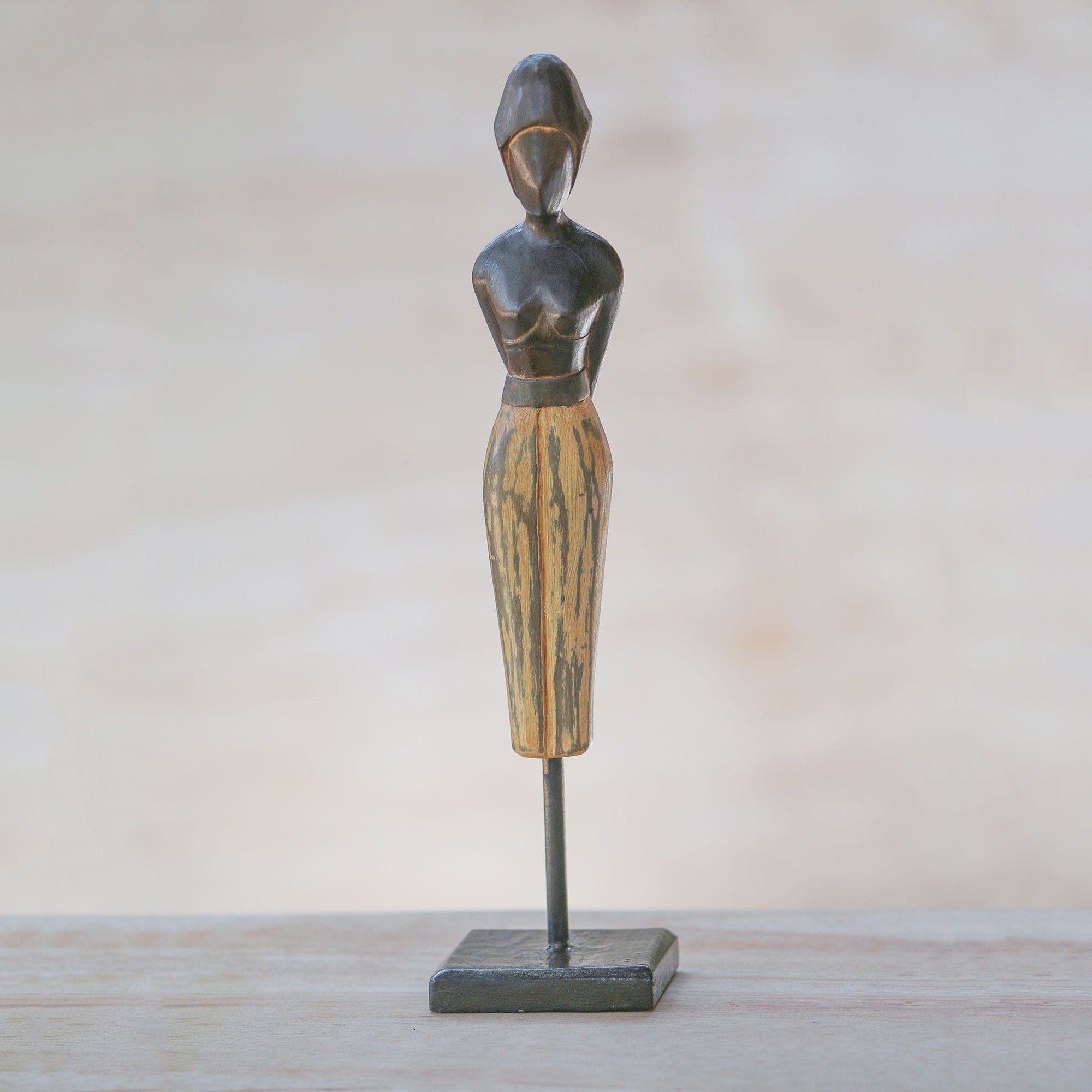 Wood sculpture - Waiting